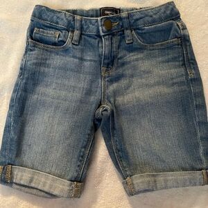 Girl’s size 7 Gap Kids 5-pocket rolled cuff light wash blue denim shorts